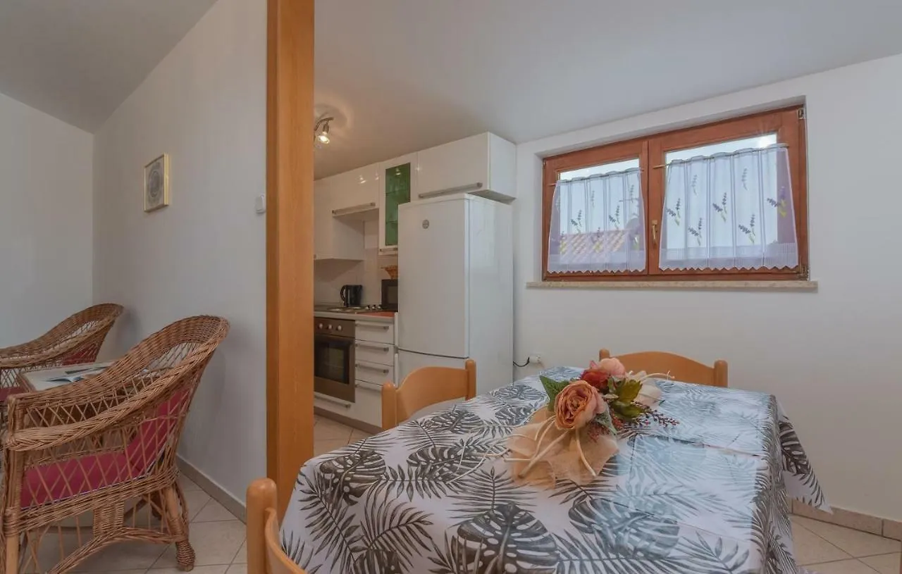 Apartment Kristijan with Balcony Funtana Kroatië