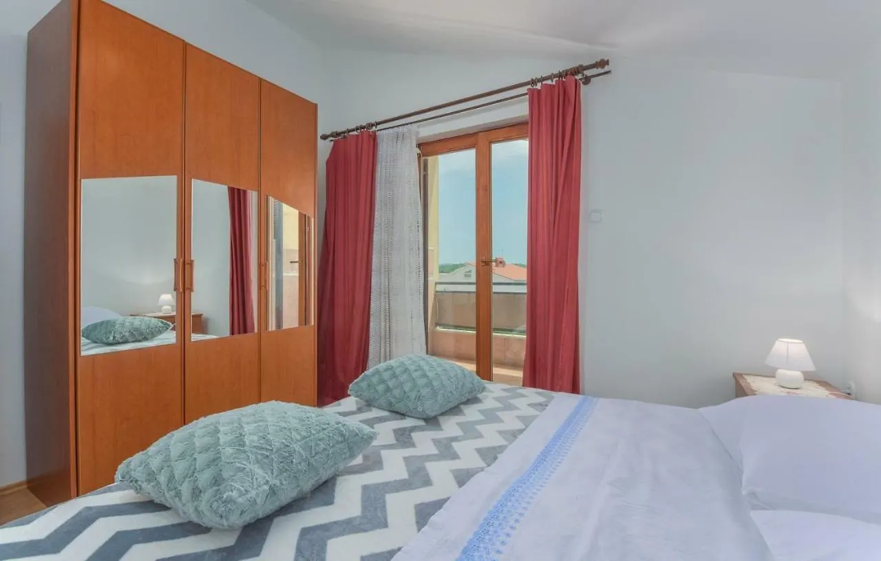 Apartment Kristijan with Balcony Funtana